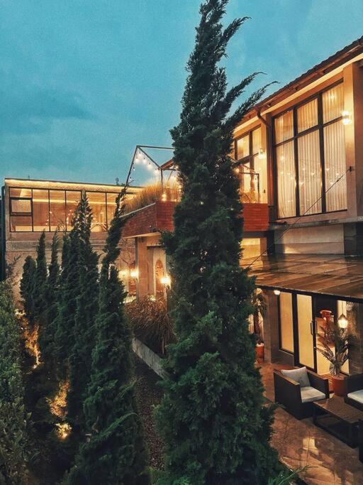 Mimi Castle Full Ac 1200M2 Private Villa Dan Pool Parongpong Lembang Cihanjuang Dış mekan fotoğraf