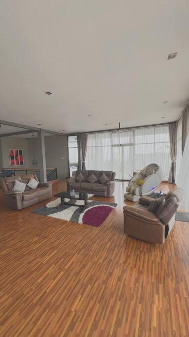 Mimi Castle Full Ac 1200M2 Private Villa Dan Pool Parongpong Lembang Cihanjuang Dış mekan fotoğraf